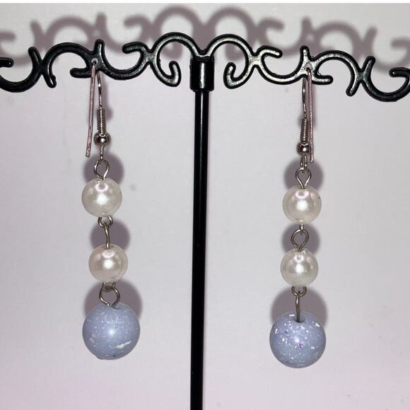 White & Lavender 3 Beaded Dangle Earrings! - Picture 4 of 7